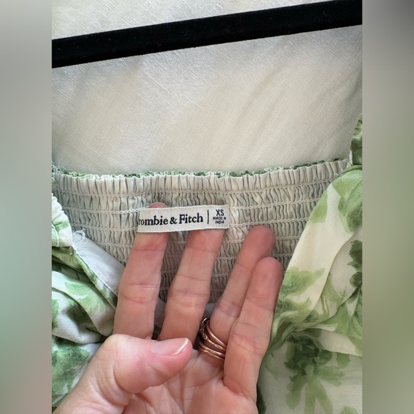 XS Abercrombie & Fitch Ruched Bodice Puff Sleeve Mini Dress - Picture 4 of 4